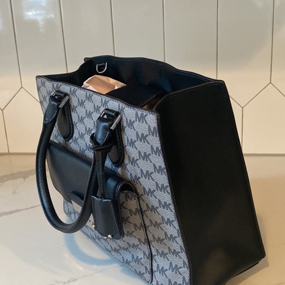 Michael Kors Bridgette black handbag - Picture 7 of 10